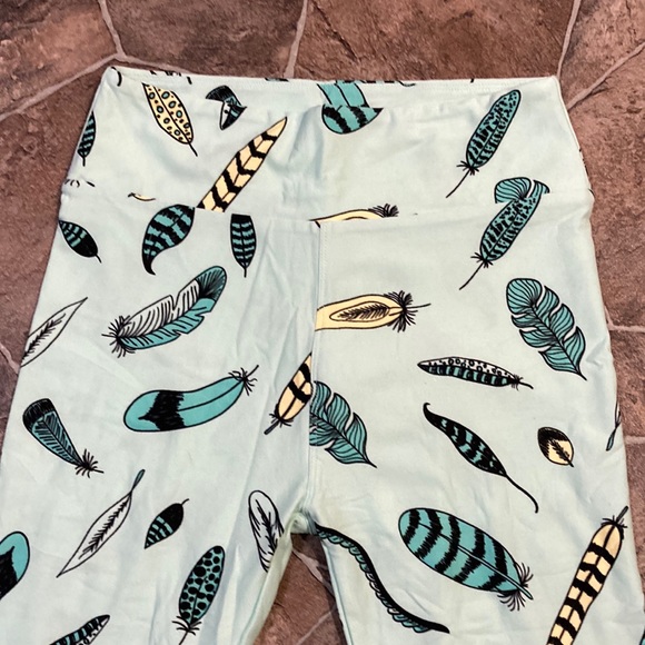 New LulaRoe Mint Green Feather Leggings One Size - Picture 3 of 5